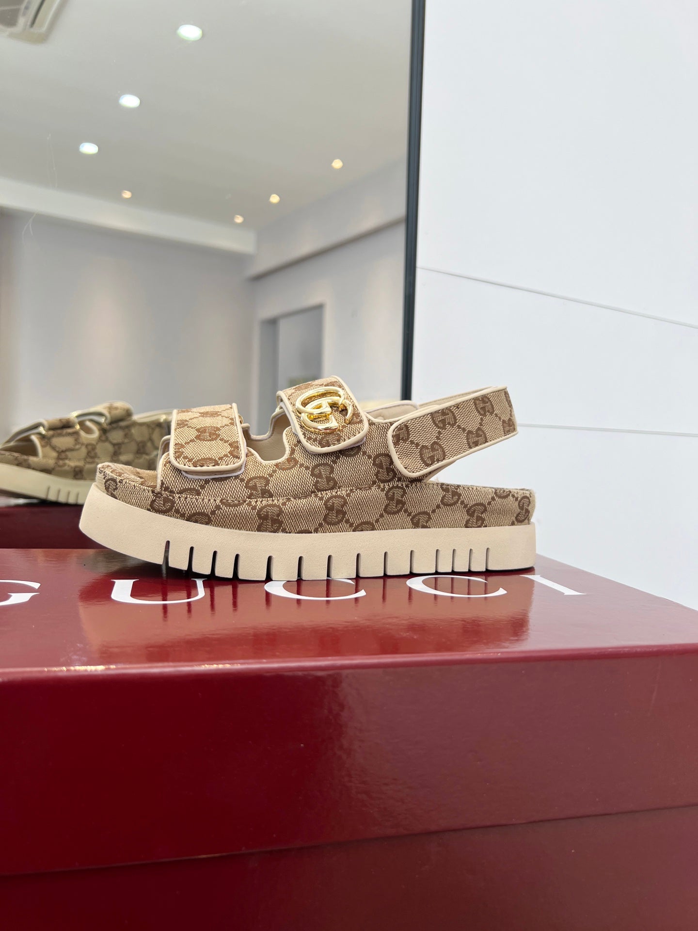 GUCCI VELCRO STRAP SANDALS IN BEIGE AND DARK BROWN MONOGRAM CANVAS GOLD HARDWARE