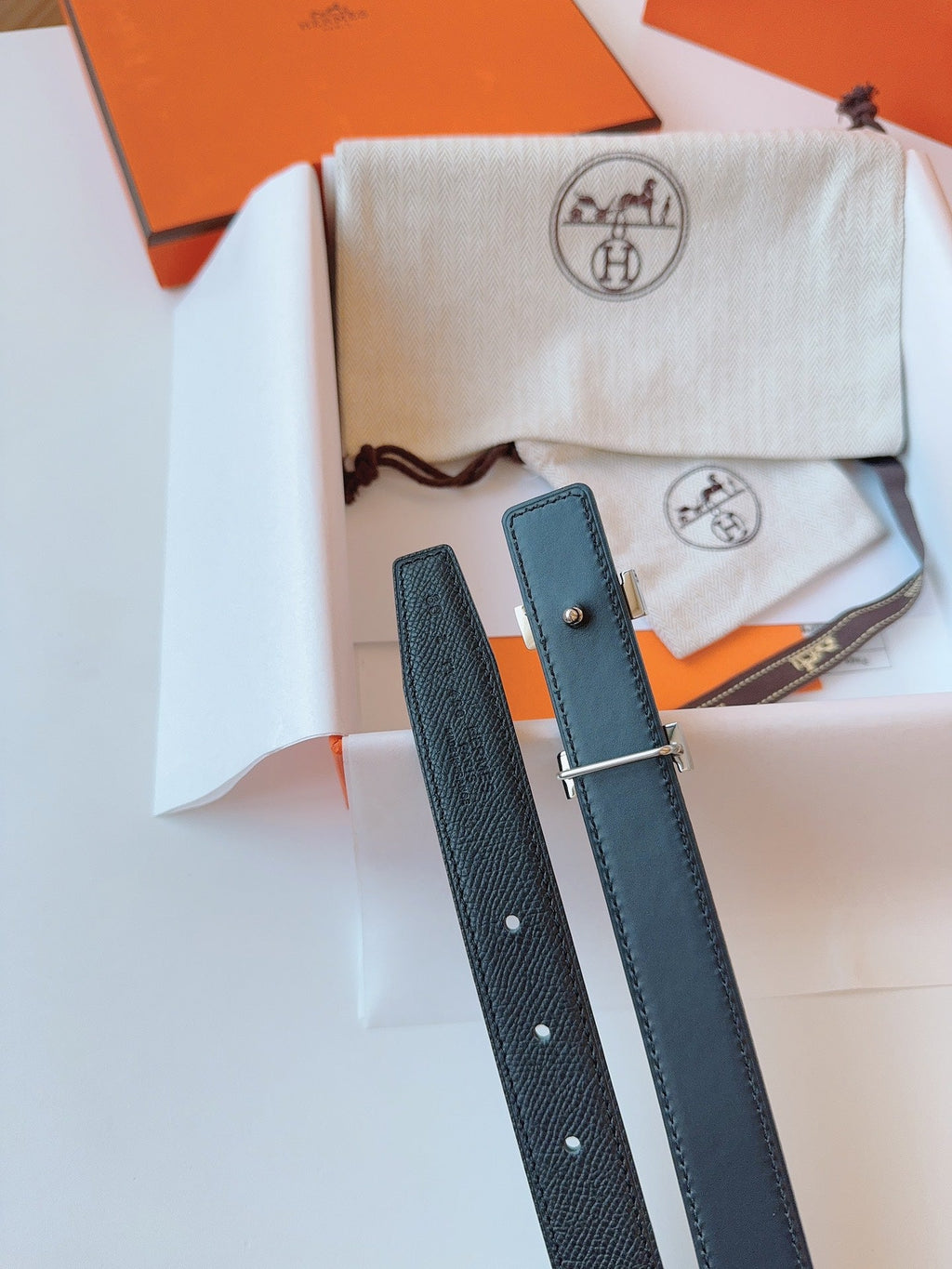 HERMES MINI H BELT BUCKLE & REVERSIBLE BLACK LEATHER STRAP 24 MM SILVER HARDWARE