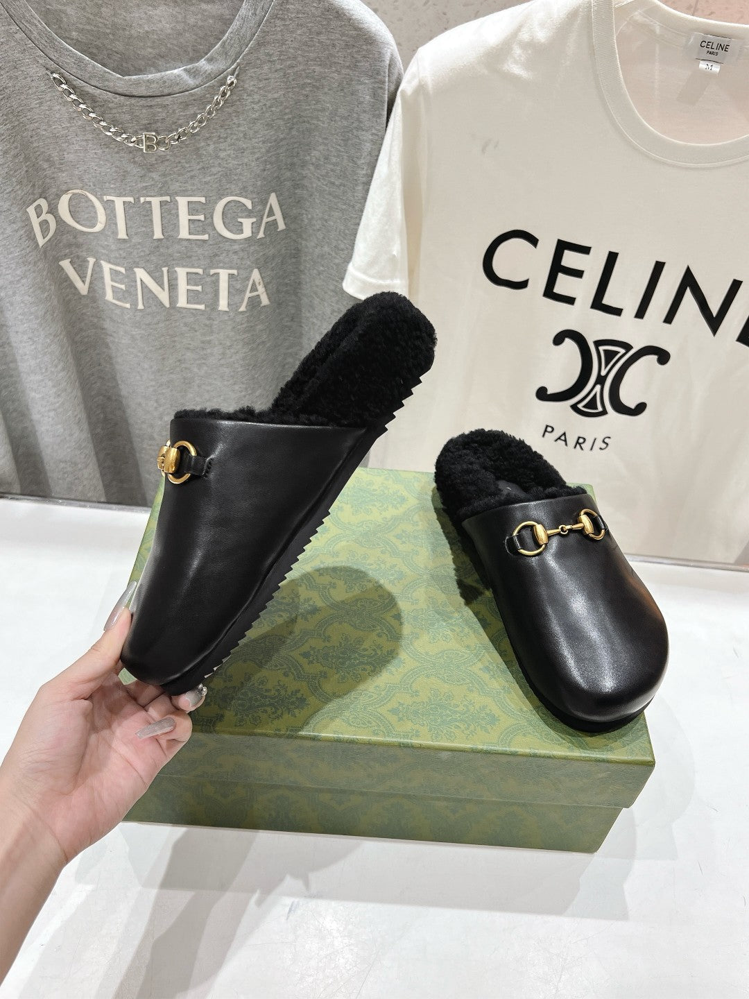 GUCCI HORSEBIT MULE IN BLACK CALFSKIN AND FLEECE LINING
