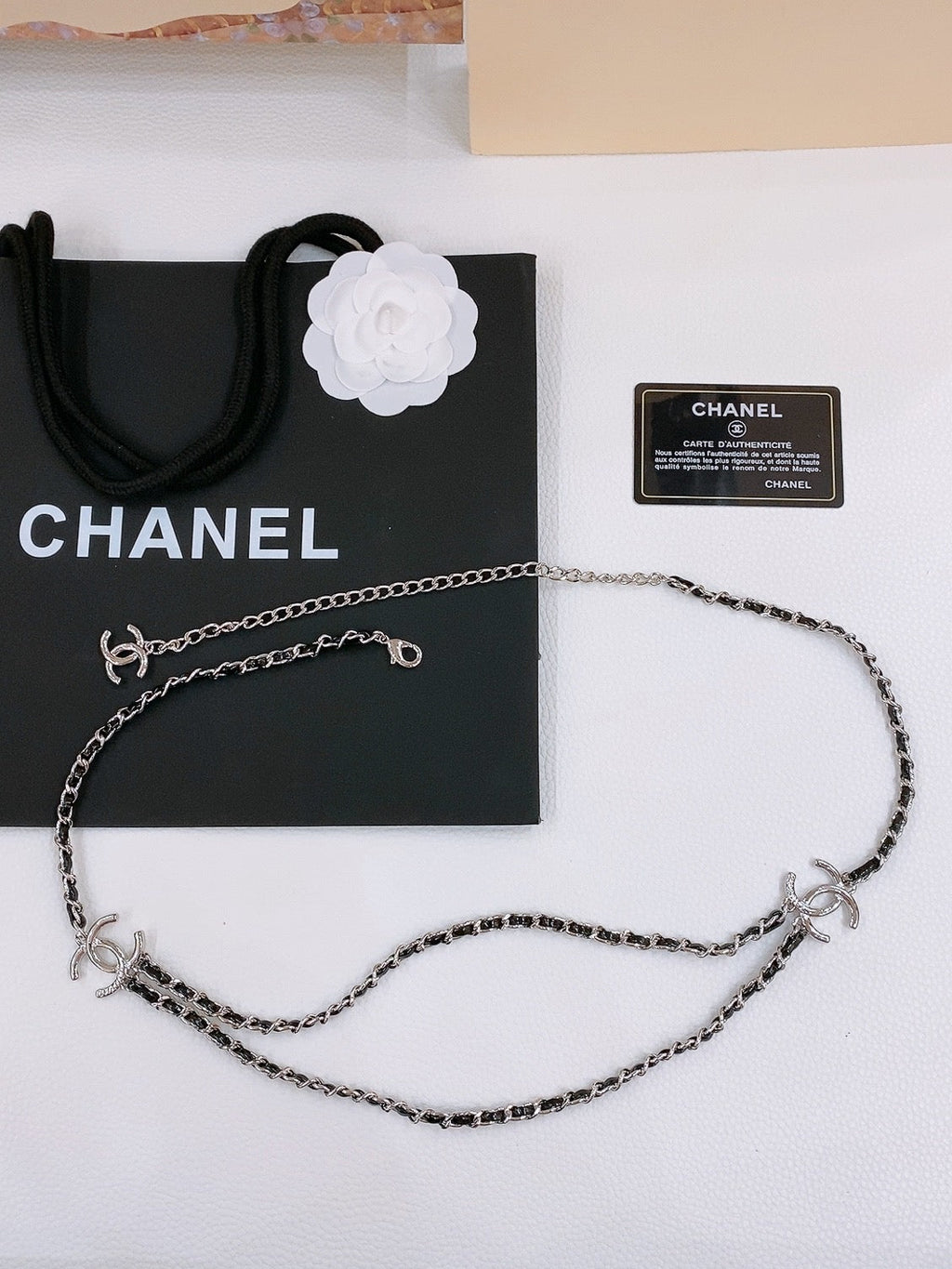 CHANEL CHAIN BELT IN SILVER METAL INTERWOVEN WITH CALFSKIN STRAPS