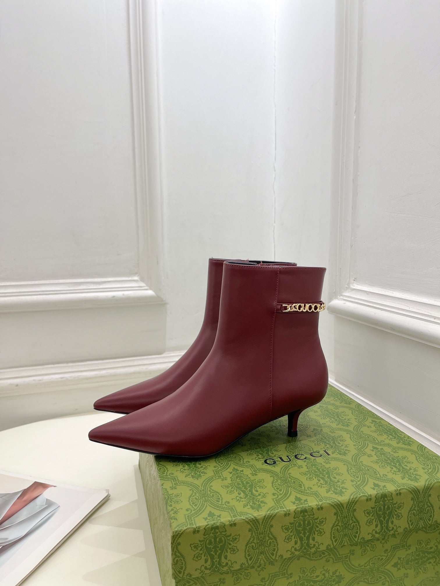 GUCCI SIGNORIA SHORT BOOTS 4.5CM IN BURGUNDY RED CALFSKIN
